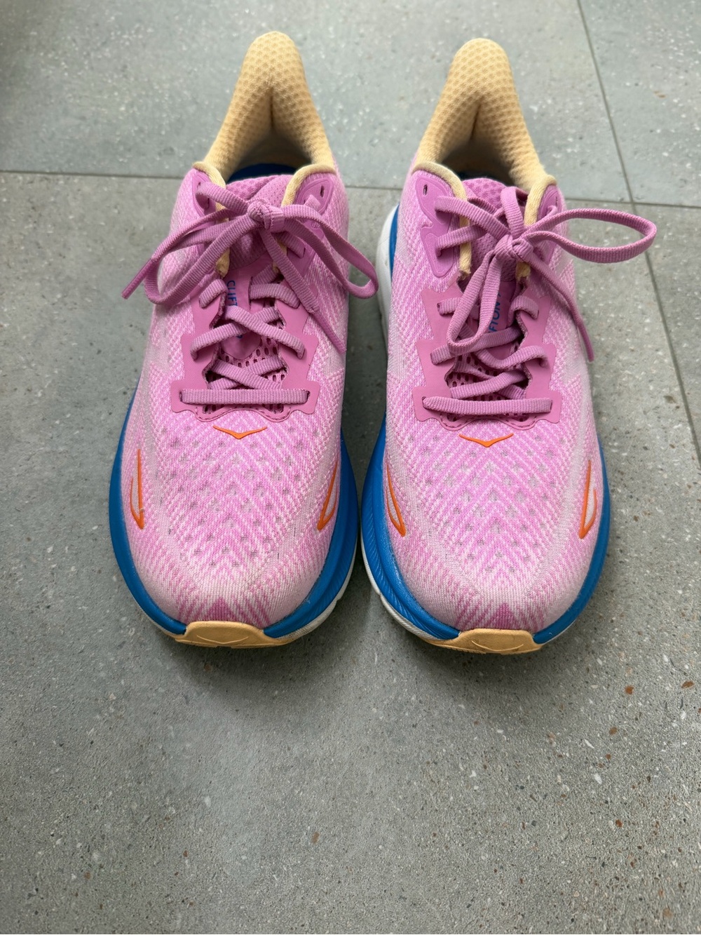 Hoka Clifton 9